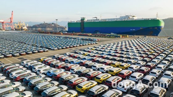 GM 한국사업장에서 생산된 수출 차량이 수출 선적을 기다리고 있다.