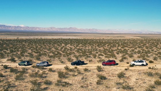 11일(현지 시간) 미국 캘리포니아시티에 위치한 현대자동차그룹 모하비 주행시험장에서 현대차·기아 차량들이 모하비 사막의 비포장도로를 내달리고 있다. 현대자동차그룹 제공