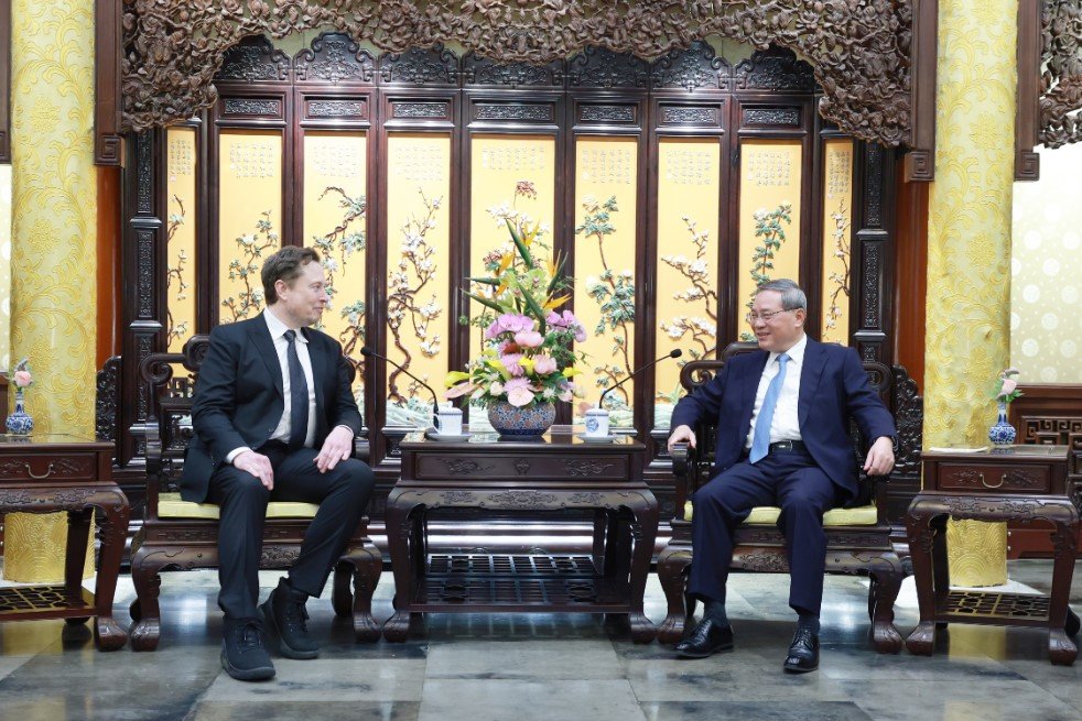 4월 28일 전세기를 타고 베이징에 방문해 리창 총리를 만난 일론 머스크 테슬라 CEO. 신화통신 뉴시스