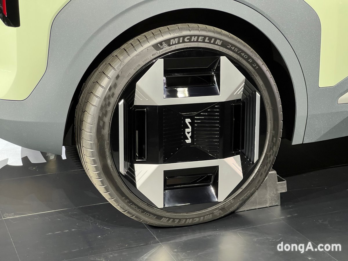 기아가 작년 10월 선보인 EV3 콘셉트 타이어 및 휠