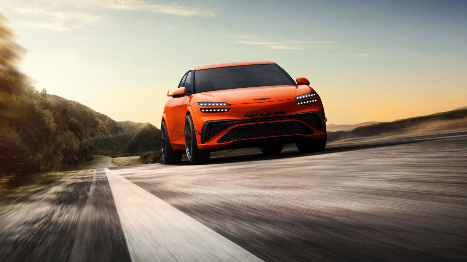 제네시스가 우수한 퍼포먼스와 정제된 감성이 조화를 이루는 브랜드 최초의 고성능 모델 ‘GV60 마그마’를 13일 출시했다고 밝혔다. 사진은 GV60 마그마.  현대차·기아 제공