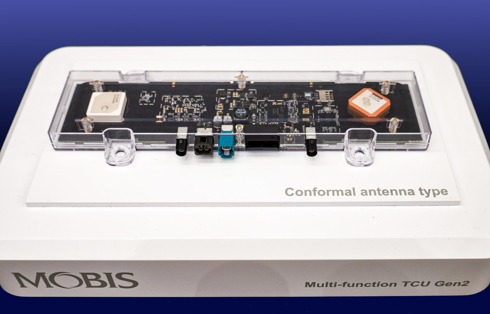 현대모비스가 개발하는 5G 무선통신 기반 안테나 일체형 텔레매틱스 루션(MTCU) 전시품(자료사진. 현대모비스 제공). 2026.01.21.