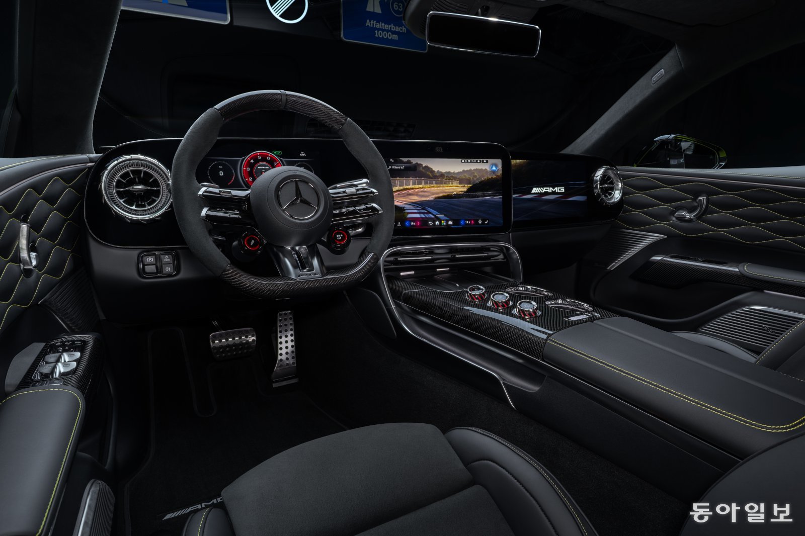 메르세데스-AMG가 20일 공개한 ‘더 뉴 메르세데스-AMG GT 4-도어 쿠페’의 내관. AMG 제공