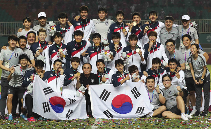 한국, 일본 꺾고 축구 금메달… 2대회 연속 우승