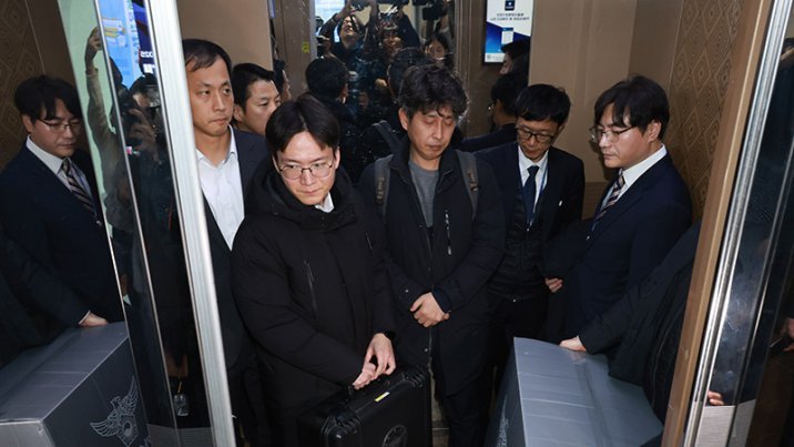 김건희특검도 압수수색… 경찰 “자료 2000장 분류없이 넘겨”