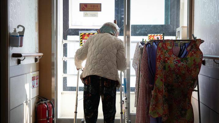 ‘치매머니 사냥’ 요양원의 비극…701호 동생, 702호 아들에 뜯겨