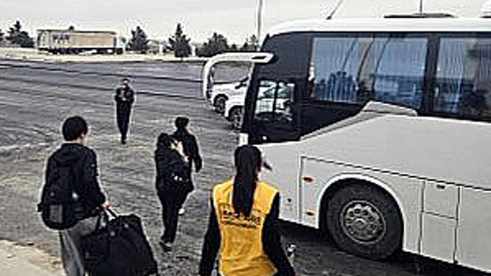 “두건 쓴 무장경비대 길목마다 검문…택시로 20시간 달려 탈출”