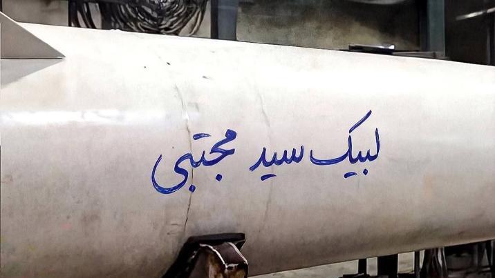 이란 ‘모즈타바 헌정 미사일’ 발사…이스라엘 금지무기 ‘백린탄’ 사용 의혹