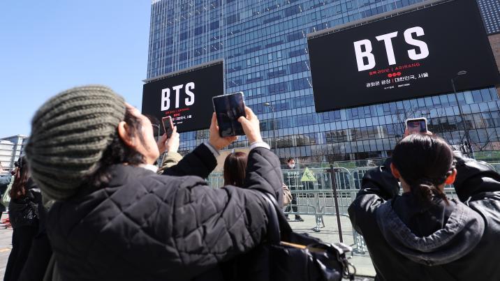 “BTS 컴백, 한국서 가장 상징적인 공간이어야”…방시혁 제안에 광화문으로