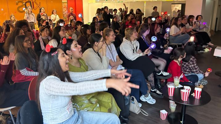 파리서 울린 “스윔” 떼창…BTS 특별 메뉴 파는 카페도 등장