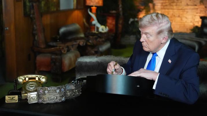 트럼프 ‘공격 유예’ 발표 직전 대규모 원유 거래…“누군가 부자 됐을 것”