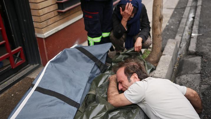 네타냐후, 협상론 와중에 “공격 계속”… 이란 ‘유일가동’ 원전 때려