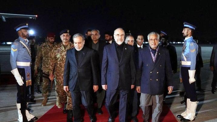 美-이란, 14시간 밤샘 협상 ‘호르무즈 진통’…이란 “재협상”