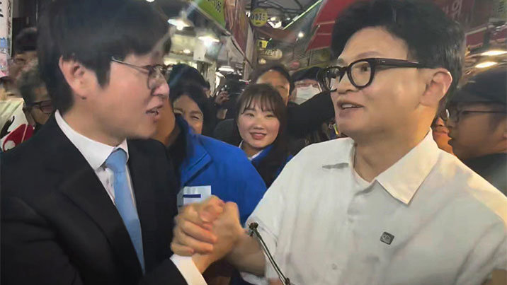 부산 시장서 마주친 하정우·한동훈 “파이팅입니다” 격려