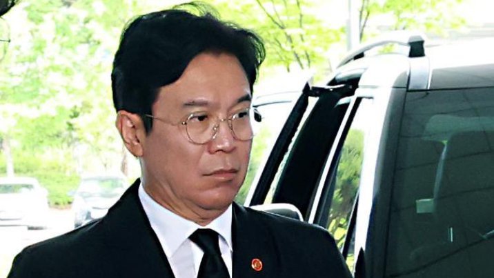 李 “공공복리 위해 기본권 제한 가능” 긴급조정권 발동 내비쳐