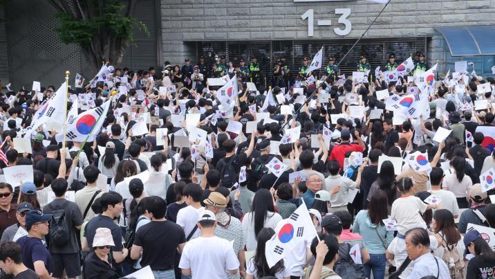 잠실 개표소 봉쇄 사흘째 집회… “참정권 침해 문제”