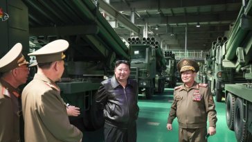 김정은, 화성-18형 발사차량 공장서 “핵무력 급속 강화”