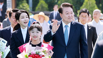 尹대통령, 사리반환 기념식서 “큰 경사”…김건희 여사도 참석
