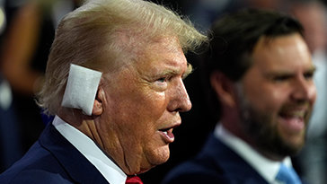 ‘귀 붕대’ 감고 주먹 쥔 트럼프… 부통령 후보로 ‘힐빌리’ 밴스 지명