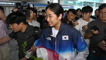 안세영 “선수들 축하와 영광 누려야 할 순간 덮어버려 죄송”  사과