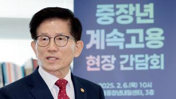 ‘보수 지지율 1위’ 김문수 장관직 사퇴…안철수·한동훈도 출마 선언