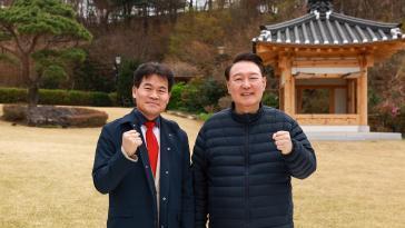 전한길 “어제 尹 만나…본인 감옥 가도 상관없지만 청년에 미안하다고 해”