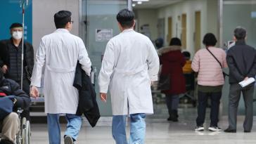 지난해 상급종합병원 의사 35% 감소…병-의원만 늘었다