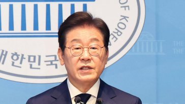 이재명 “대한민국 제자리 찾고 앞으로 나아가야”[청계천 옆 사진관]