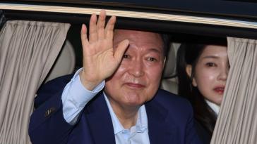 ‘尹어게인 신당’ 예고한 변호인단, 4시간만에 “일단 유보”
