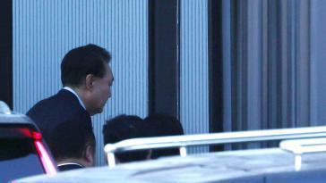 법원 “尹 형사재판 14일 첫 출석, 지하주차장 출입 허용”