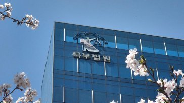 “가족과 통화했나” 묻자…경찰 정수리 물어뜯은 40대 집유