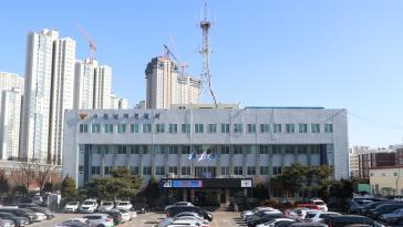수원 아파트서 모녀 추정 2명 숨진 채 발견