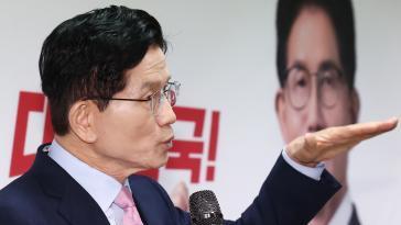 김문수, 文에 구두 던진 지지자 ‘신발 열사’로 소개 논란