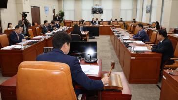 ‘계엄시 군-경 국회 출입금지’ 계엄법 개정안 소위 통과