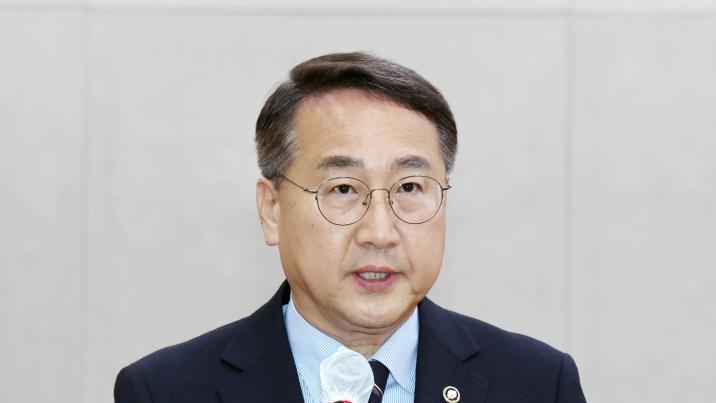 李, 김인호 산림청장 직권면직…“중대한 법령 위반”