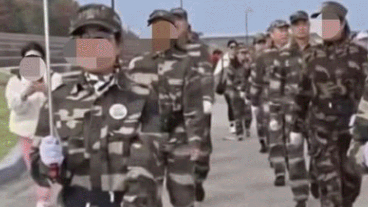 군복 차림 중국인 100명, 한강서 빨간 깃발 휘날리며 행진 논란