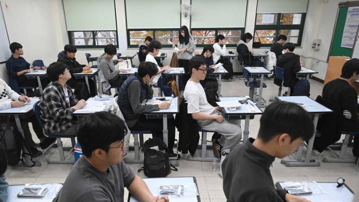 “고대 문자 해독 수준, 미쳤다”…英언론도 놀란 수능 영어 지문 뭐길래