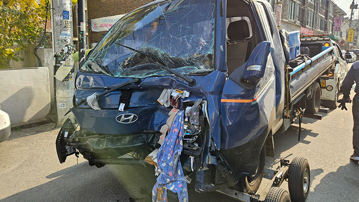 “트럭이 날아가듯…비명뒤 ‘쿵 쿵’, 사람들 피흘리며 쓰러졌다”