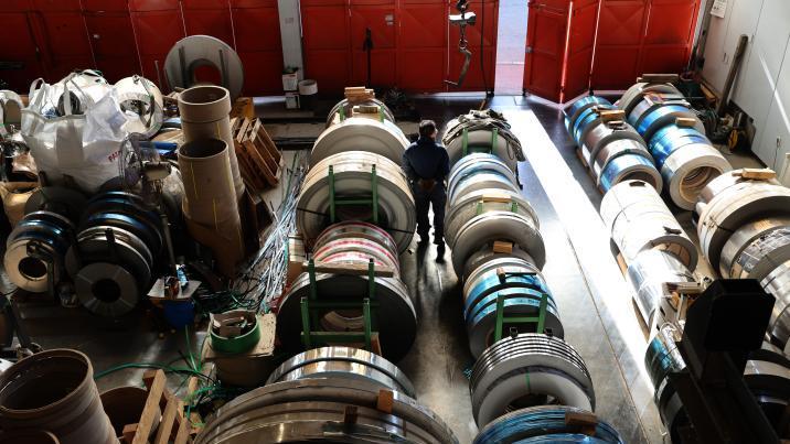 제조업 AI 전환, ‘비용 부담-인재 부족-효과 불확실’ 3중고에 발목 잡혔다