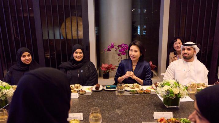 김혜경 여사, UAE 대학 한류동호회 만나 “뜨거운 관심에 놀랐다”