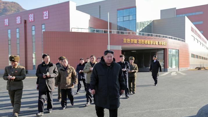 김정은 “2년도 안돼 지방에 공장 40개…인민 삶 개선 혁명”