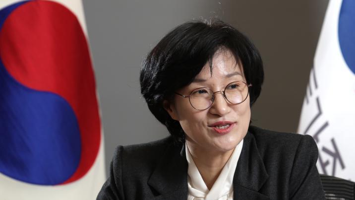 “남자 군대가니 여자도 가라는 식으로 女징병제 문제 못 풀어”