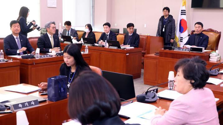 여야 ‘친족상도례 개편’ 형법 등 법사위 소위 합의 처리