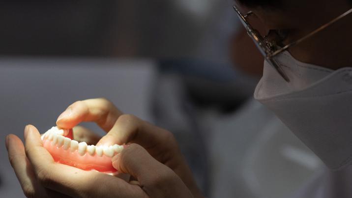 “치과 갈 땐 ‘치료비용계획서’ 요구하세요”…진료비 분쟁 ‘급증’