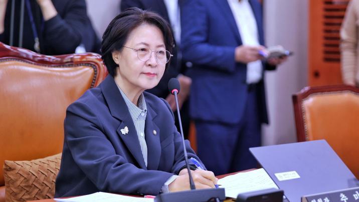 추미애, 경기지사 출마 몸풀기?… 수원 시민 토크콘서트 참석