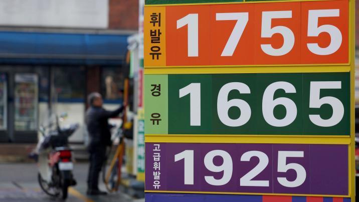 석유류 물가 3년만에 상승 전환… 유류세 인하 연장 논의