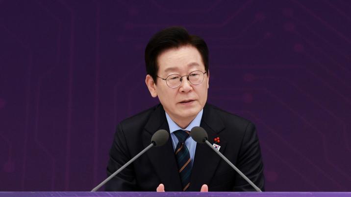 李, SK 투자자금 규제 완화 요청에 “금산분리 훼손않는 범위 내 대책 마련”