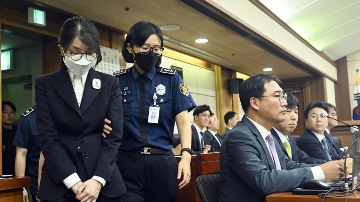 특검, 김건희 마지막 조사… ‘로저비비에 백’ 추궁