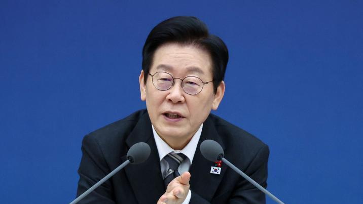 “저보다 아는게 없다, 참 말 길다” 인천공항 사장 질타한 李