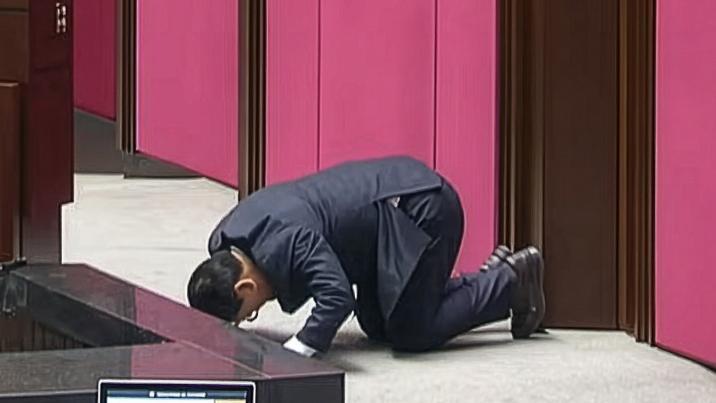“있어선 안되는 비상계엄” 野 송석준, 필버 도중 큰절 사과